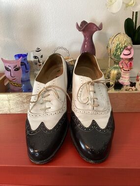 Anne Klein Two-Tone Brogue Wingtip Oxfords - Black & White Vintage